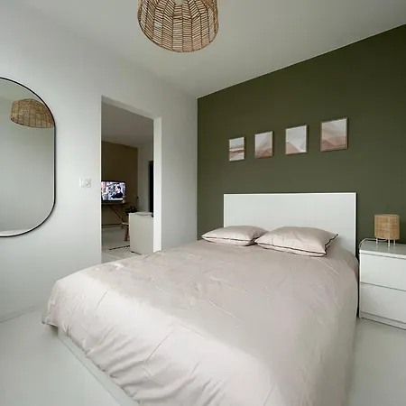 Au Cœur De La Ponétie Apartamento